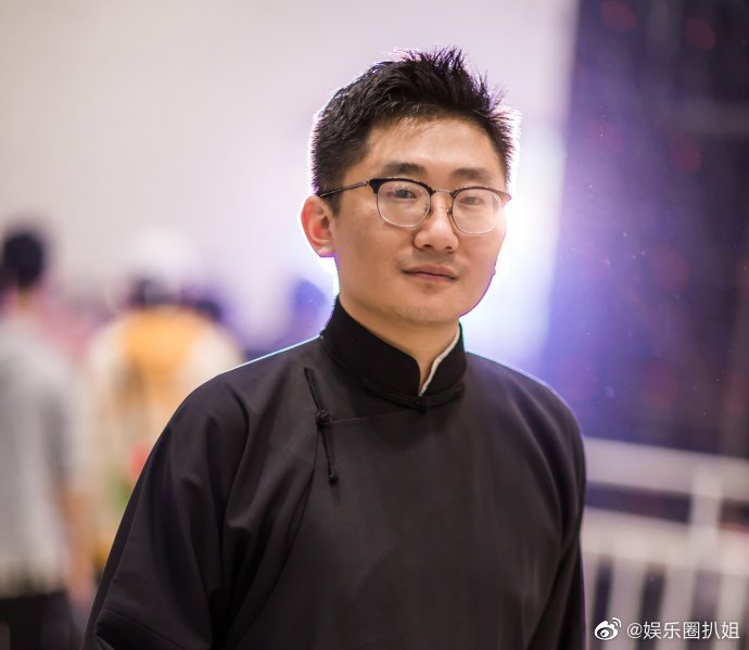 目前德云社接到了警方的电话确定陈霄华涉嫌闯入她人私宅