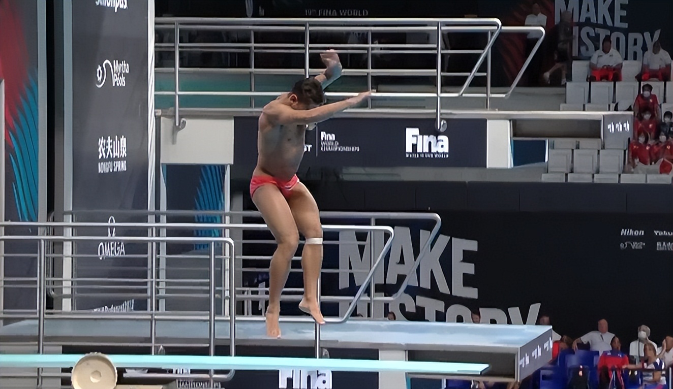 世锦赛跳水首个0分来了！21岁小将失误，直接掉到水中，教练捂脸休闲区蓝鸢梦想 - Www.slyday.coM