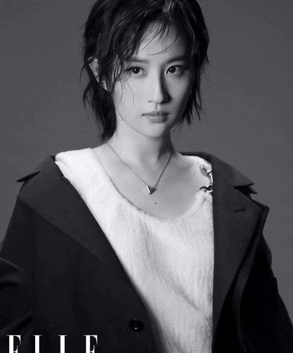 第一次见刘亦菲剪短发!穿垫肩西装拍大片,造型封神竟然没翻车休闲区蓝鸢梦想 - Www.slyday.coM 第一次见刘亦菲剪短发!穿垫肩西装拍大片,造型封神竟然没翻车休闲区蓝鸢梦想 - Www.slyday.coM