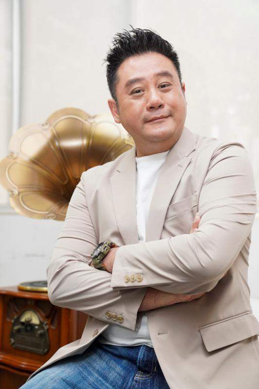 53岁麦长青自曝全家定居广州首谈感受就像回到了家一样