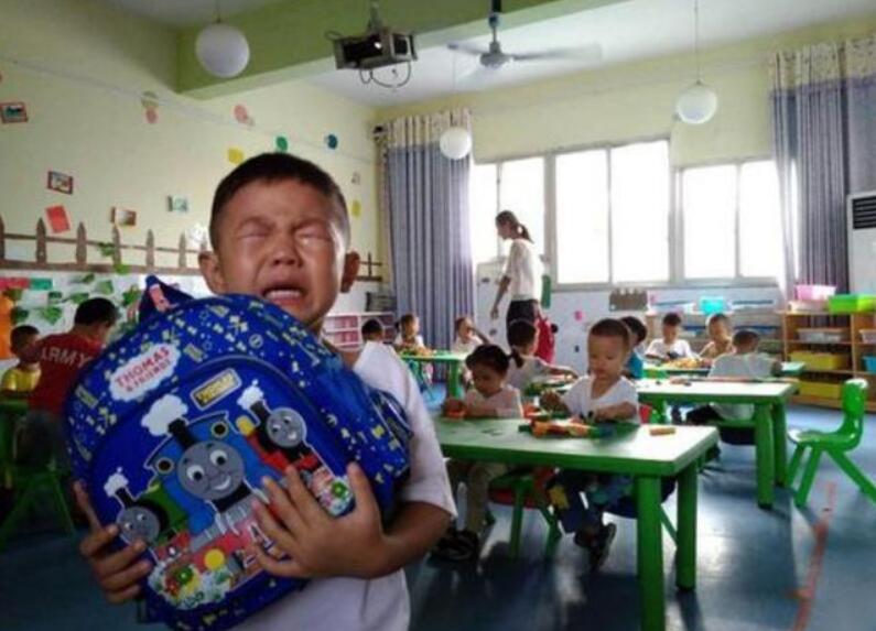 如何解决宝宝上幼儿园的分离焦虑问题,做好这4点,孩子少受罪休闲区蓝鸢梦想 - Www.slyday.coM 如何解决宝宝上幼儿园的分离焦虑问题,做好这4点,孩子少受罪休闲区蓝鸢梦想 - Www.slyday.coM