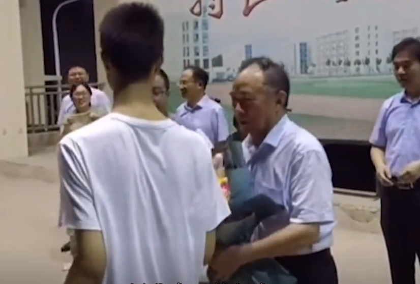 厉害!江苏3姐弟2人清华1人211:父母供养不易,努力学习回报社会休闲区蓝鸢梦想 - Www.slyday.coM 厉害!江苏3姐弟2人清华1人211:父母供养不易,努力学习回报社会休闲区蓝鸢梦想 - Www.slyday.coM