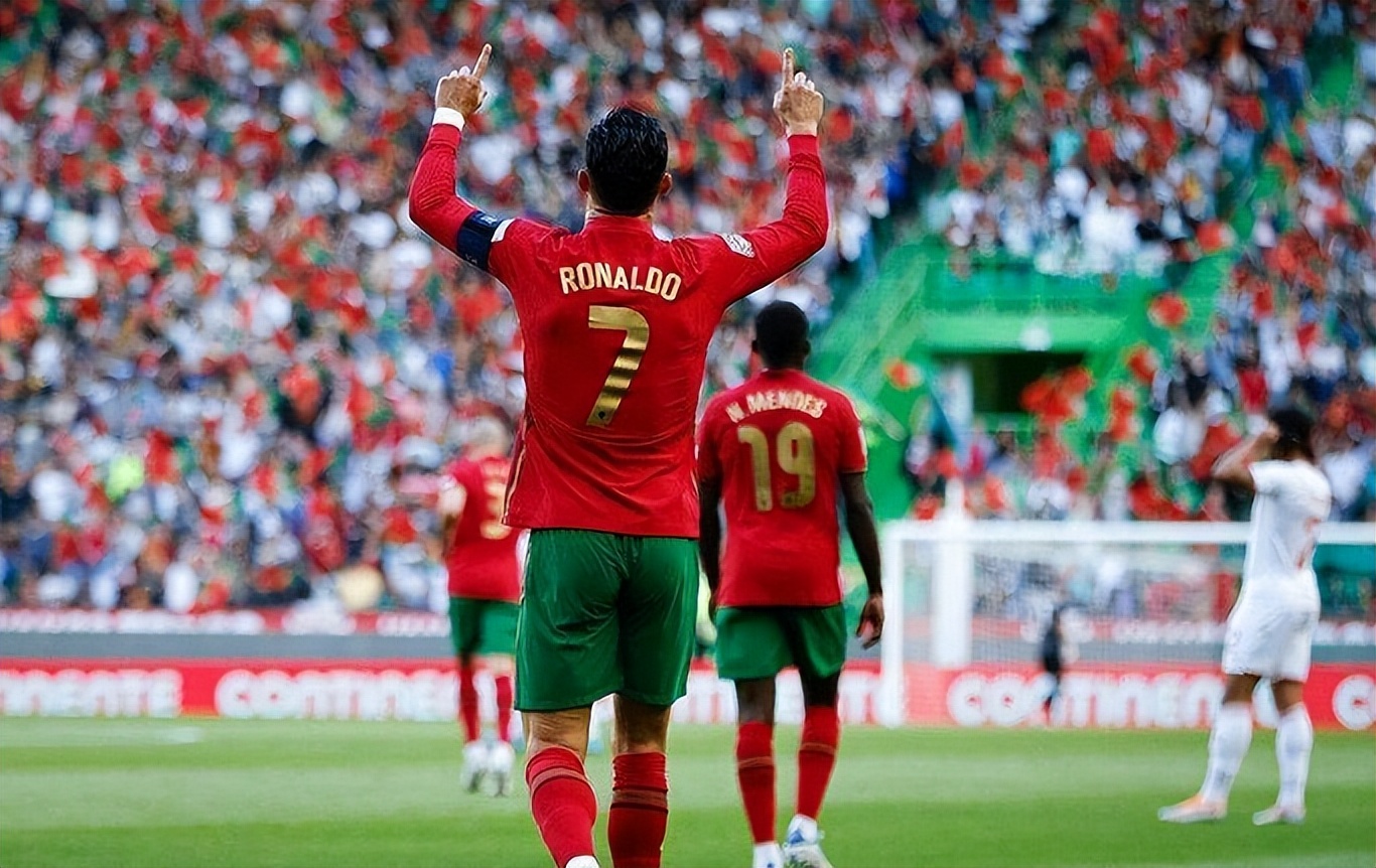 想得美!曝罗马想签C罗,希望曼联垫付75%薪水,约2千万英镑休闲区蓝鸢梦想 - Www.slyday.coM 想得美!曝罗马想签C罗,希望曼联垫付75%薪水,约2千万英镑休闲区蓝鸢梦想 - Www.slyday.coM