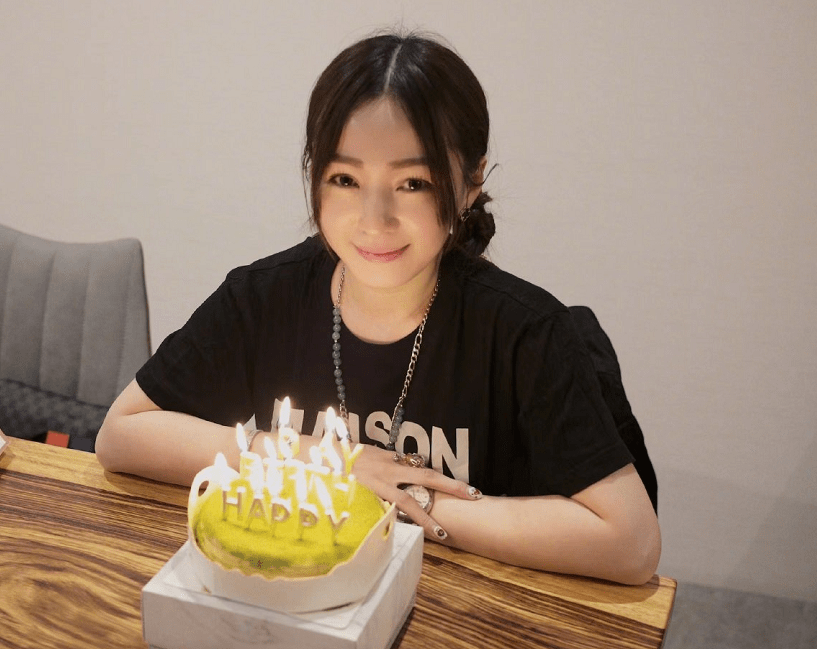 张韶涵为妹妹张韶轩庆生,晒出姐妹合影照,长相差别愈发明显休闲区蓝鸢梦想 - Www.slyday.coM 张韶涵为妹妹张韶轩庆生,晒出姐妹合影照,长相差别愈发明显休闲区蓝鸢梦想 - Www.slyday.coM