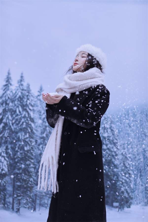 孙心娅时尚雪景写真大片精致面庞绝世容颜尽显东方女性魅力