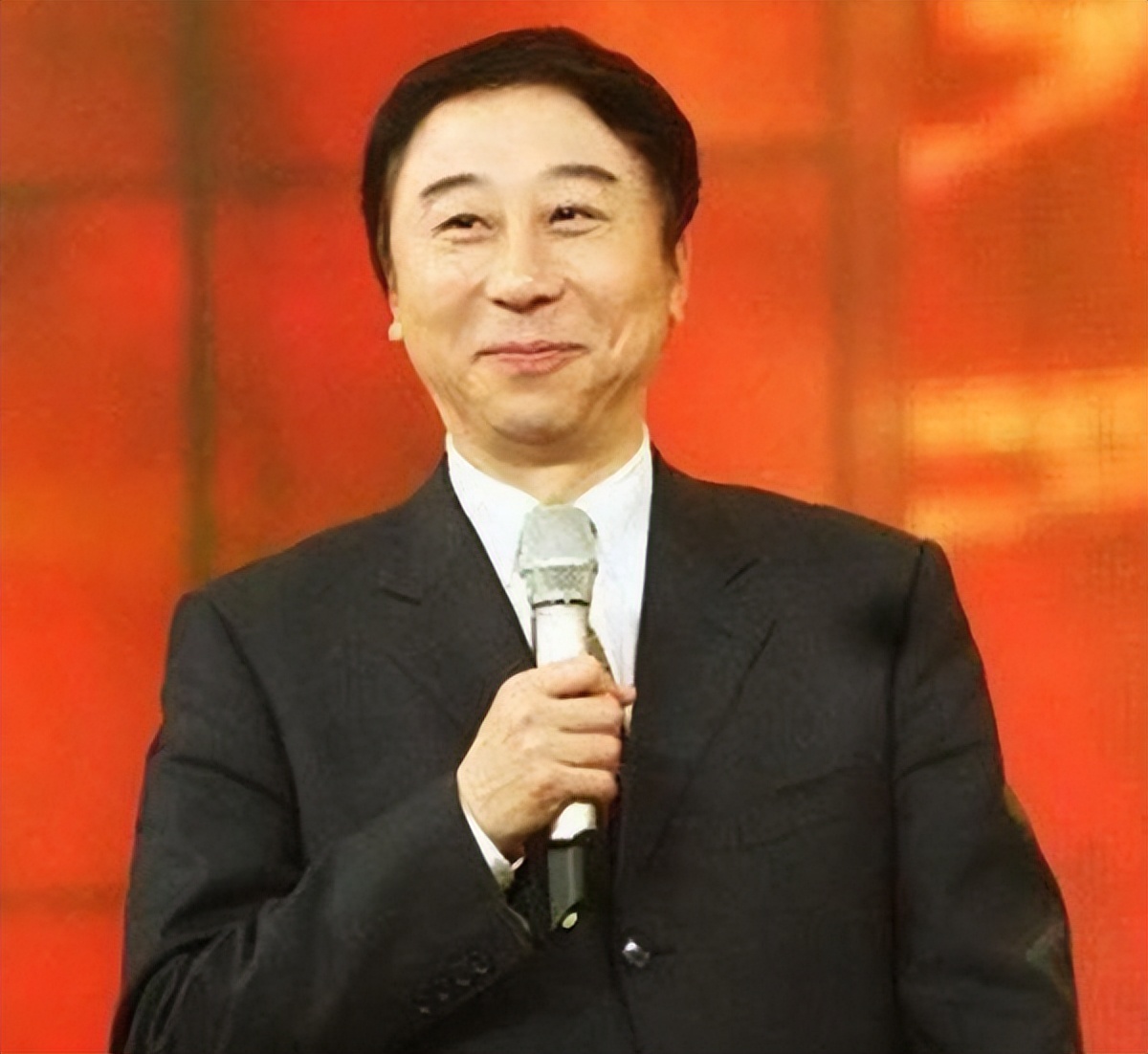 被冯巩一句话提醒离开中国的相声演员大山过上理想的生活了吗