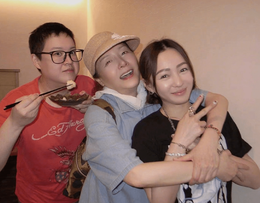 张韶涵为妹妹张韶轩庆生,晒出姐妹合影照,长相差别愈发明显休闲区蓝鸢梦想 - Www.slyday.coM 张韶涵为妹妹张韶轩庆生,晒出姐妹合影照,长相差别愈发明显休闲区蓝鸢梦想 - Www.slyday.coM