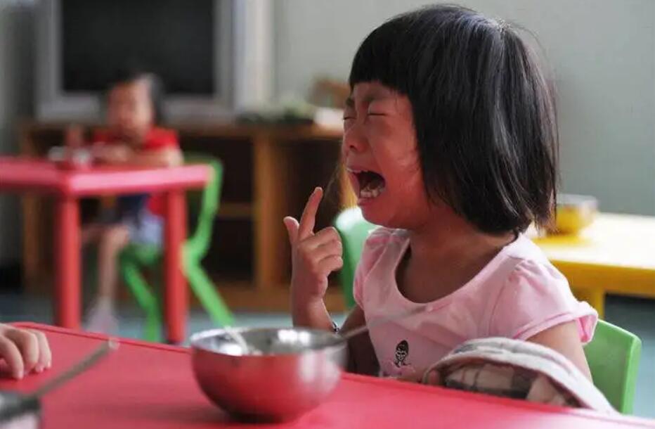 如何解决宝宝上幼儿园的分离焦虑问题,做好这4点,孩子少受罪休闲区蓝鸢梦想 - Www.slyday.coM 如何解决宝宝上幼儿园的分离焦虑问题,做好这4点,孩子少受罪休闲区蓝鸢梦想 - Www.slyday.coM