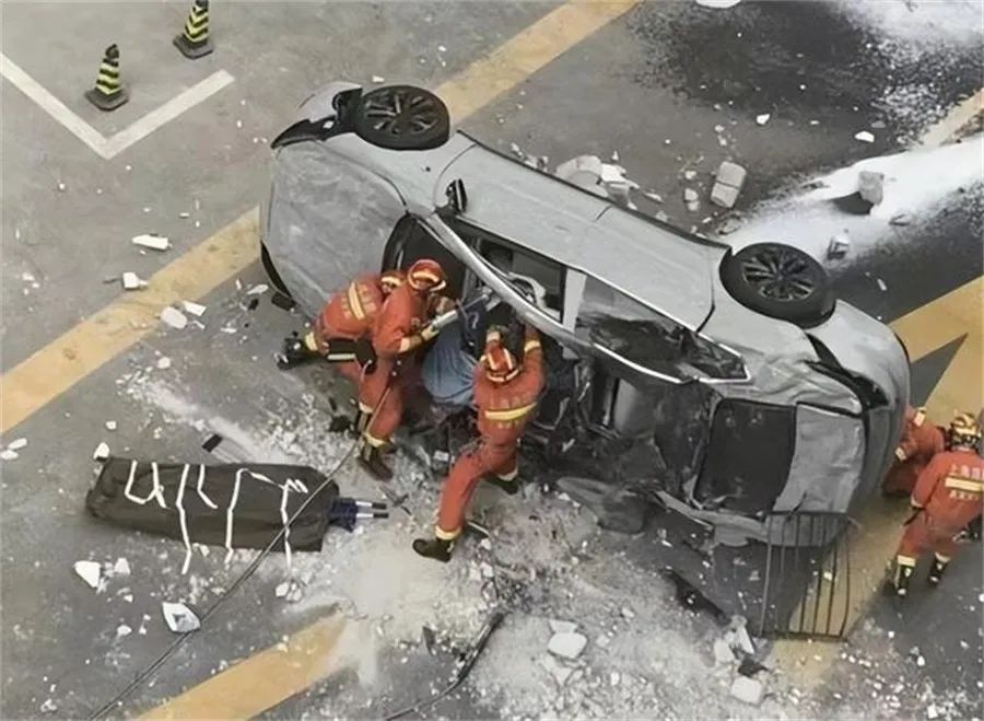 蔚来车辆坠楼事件：为何在楼上测试？谁该为这场事故负责？休闲区蓝鸢梦想 - Www.slyday.coM