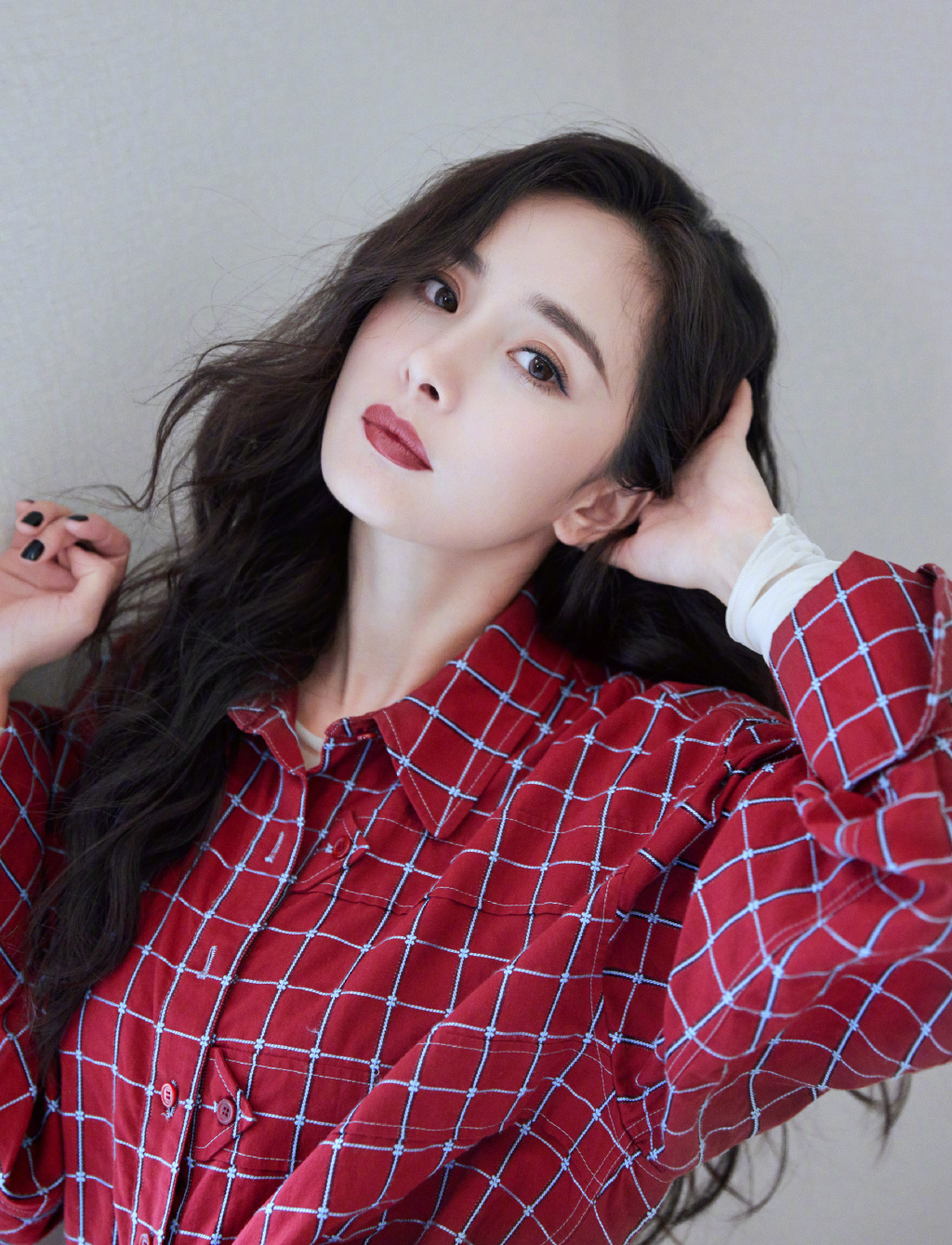 杨幂72格子衫性感写真