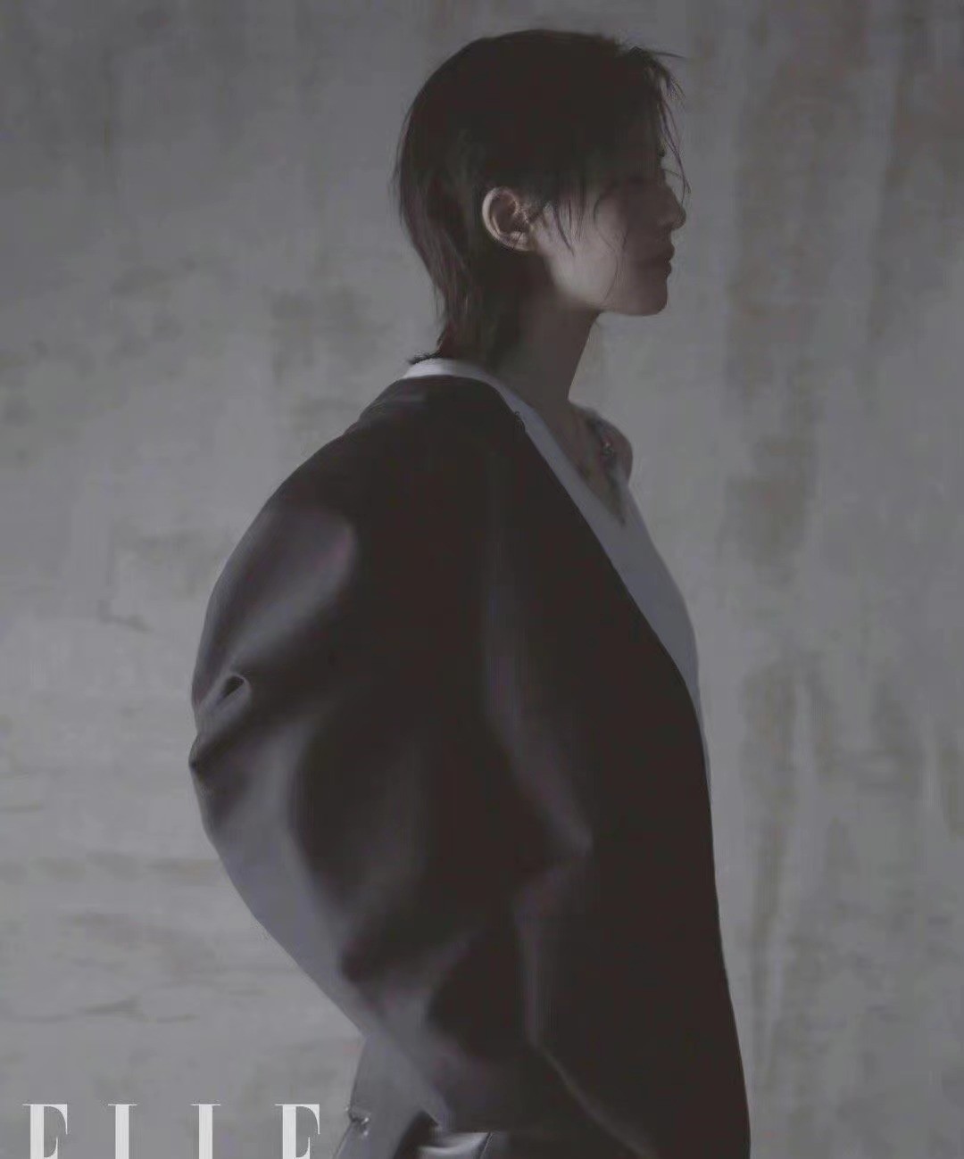 第一次见刘亦菲剪短发!穿垫肩西装拍大片,造型封神竟然没翻车休闲区蓝鸢梦想 - Www.slyday.coM 第一次见刘亦菲剪短发!穿垫肩西装拍大片,造型封神竟然没翻车休闲区蓝鸢梦想 - Www.slyday.coM