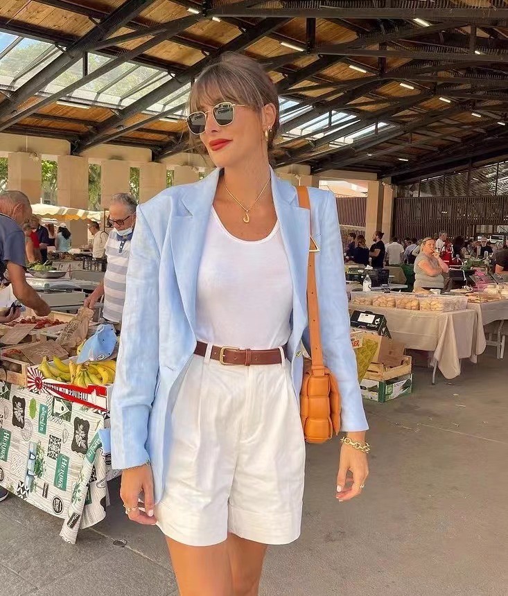 会打扮和不会打扮的女人，差距多半在“配色”上，选对了减龄高级休闲区蓝鸢梦想 - Www.slyday.coM