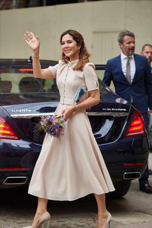 怎么花最少的钱穿出贵气来学50岁丹麦王妃的穿衣经比凯特更易学