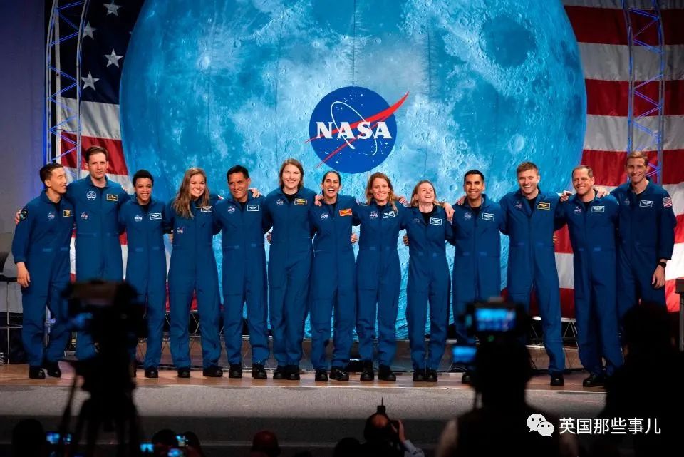 拍卖行想40万美元卖3只蟑螂尸体,因为它们吃过月球上的土??!|NASA|月球|月壤_新浪新闻