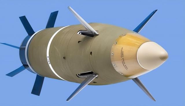 俄军制导炮弹有多强？一天炸毁15门美军重炮，乌克兰快被打哭了休闲区蓝鸢梦想 - Www.slyday.coM