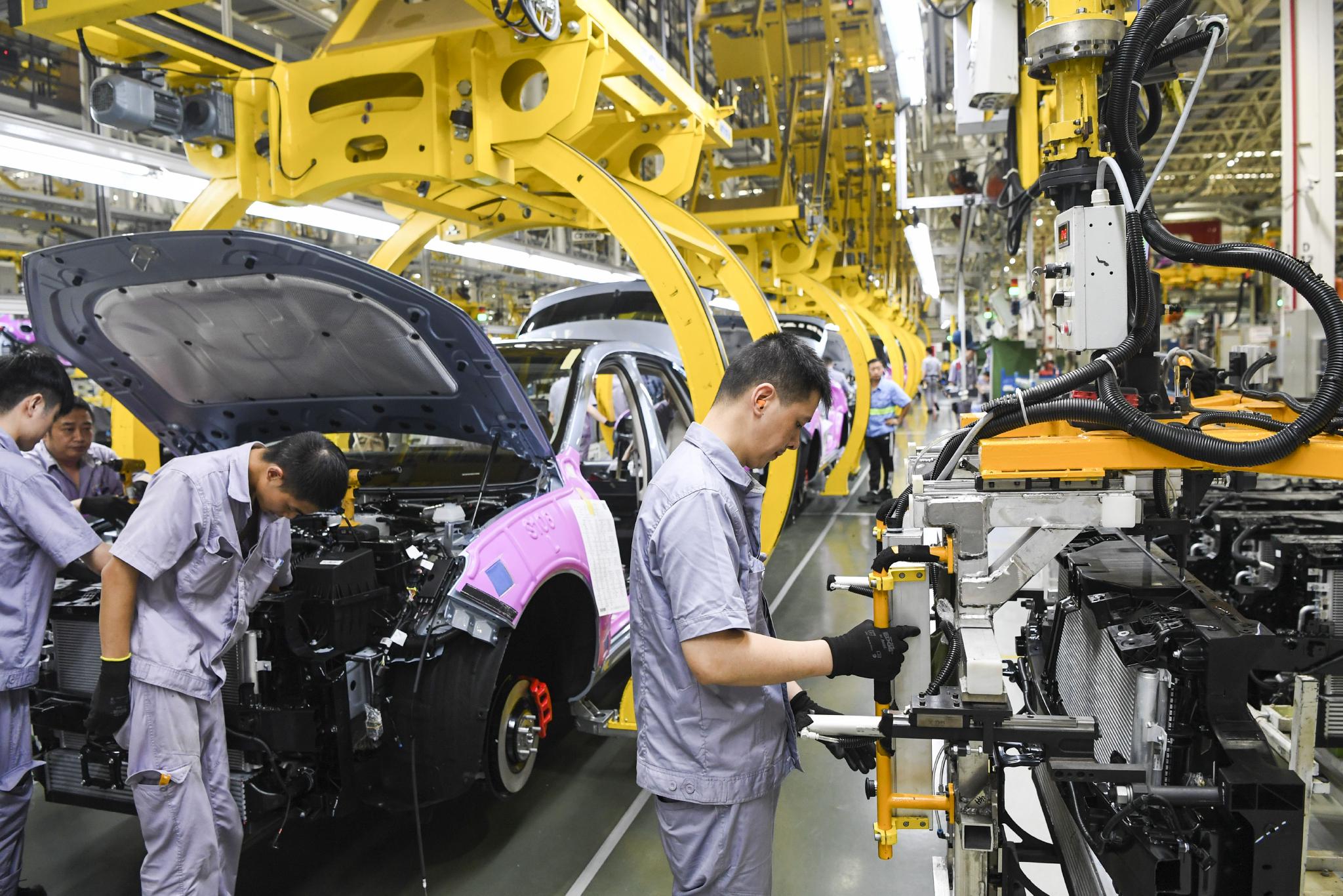 保供稳链抢抓生产重庆新能源汽车产业发展提速