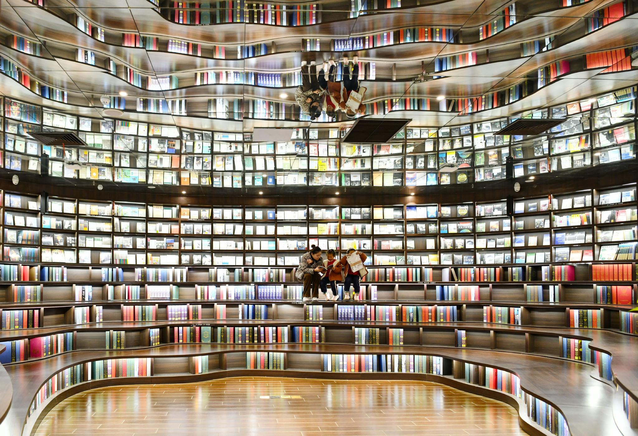 “有了学问，好比站在山上，可以看到很远很多的东西”—— 读书与领导力休闲区蓝鸢梦想 - Www.slyday.coM