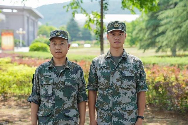 意为人民服务是我军的宗旨面对百姓安危每名军人都不会袖手旁观李睿晨