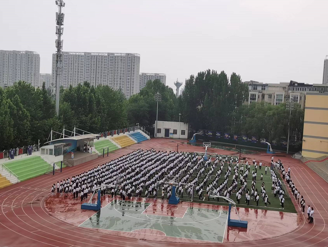 升国旗奏国歌时隔近两月北京昌平区实验二小学生返校