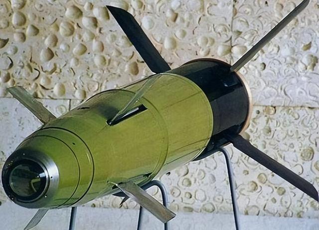 俄军制导炮弹有多强？一天炸毁15门美军重炮，乌克兰快被打哭了休闲区蓝鸢梦想 - Www.slyday.coM