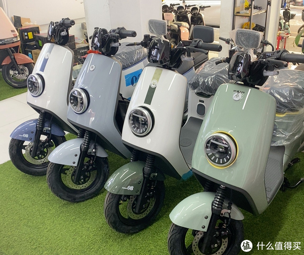 油价迈进10元我上了爱玛星曜a101zza电动自行车新国标yyds