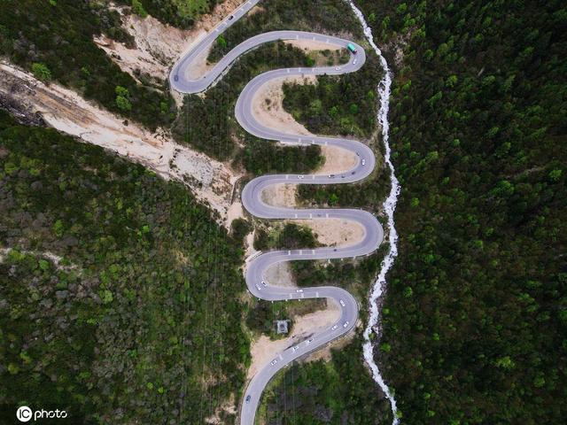 探访中国熊猫大道雪山草地湖泊美景宜人