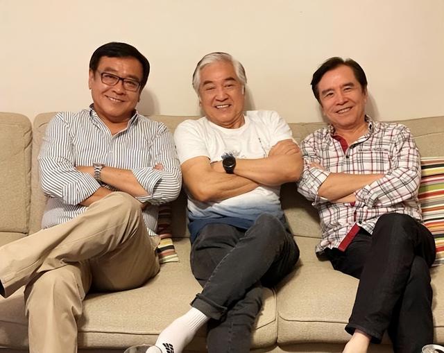 老戏骨秦沛过77岁大寿！爱搞怪玩单脚独立，获女儿亲吻贴脸送祝福休闲区蓝鸢梦想 - Www.slyday.coM