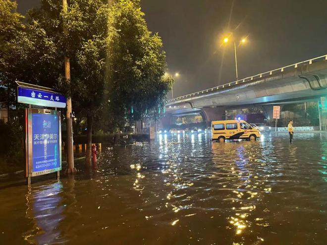 明天早高峰受影响吗？为何今年大雨来的这么早！天津最新雨情汇总！休闲区蓝鸢梦想 - Www.slyday.coM