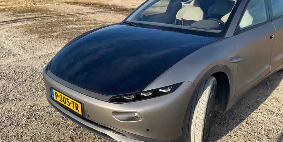 据 electrek 进行的试驾,lightyear 0 的外部装有