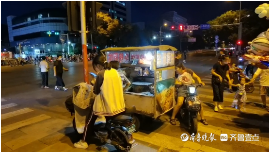 齐鲁壹点·泰安帮办｜占人行道还留油污和垃圾，泰安一夜市被吐槽休闲区蓝鸢梦想 - Www.slyday.coM