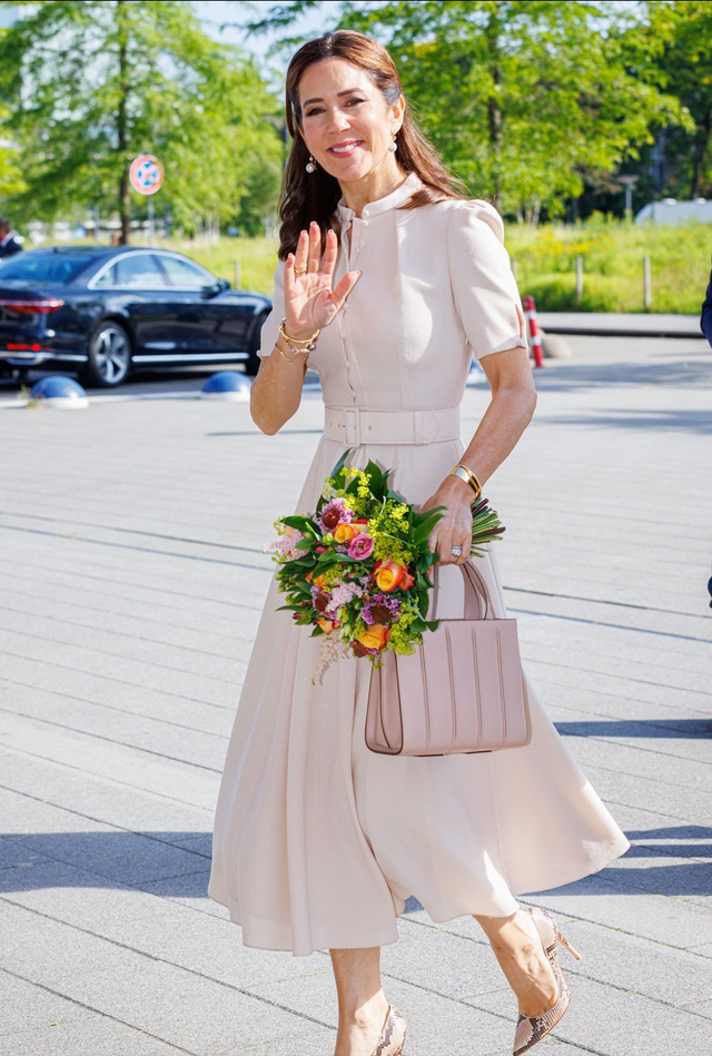 怎么花最少的钱穿出贵气来学50岁丹麦王妃的穿衣经比凯特更易学