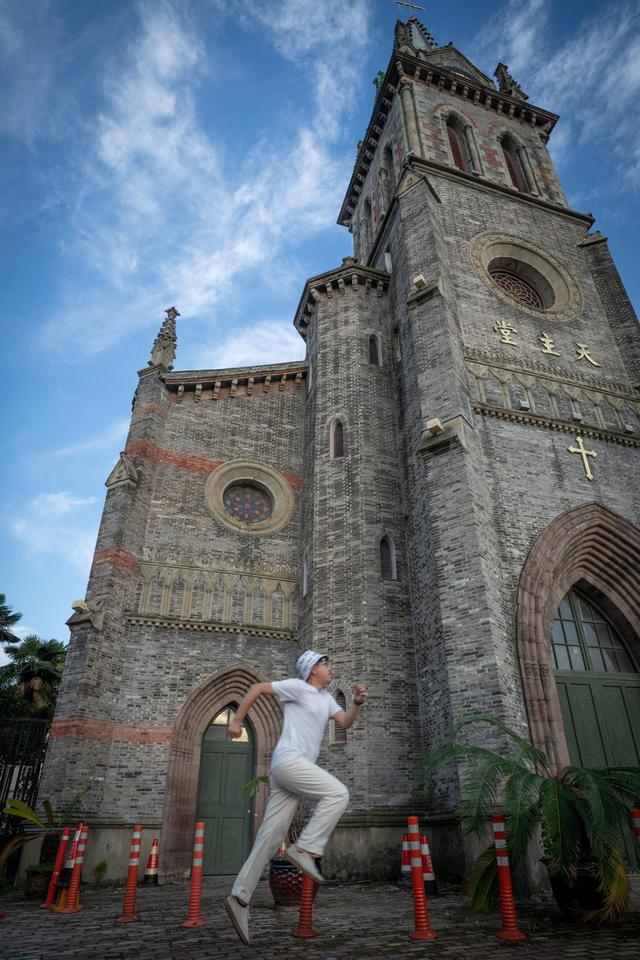 见证了宁波五口通商的教堂，被大火烧毁后，如今重现于世。休闲区蓝鸢梦想 - Www.slyday.coM