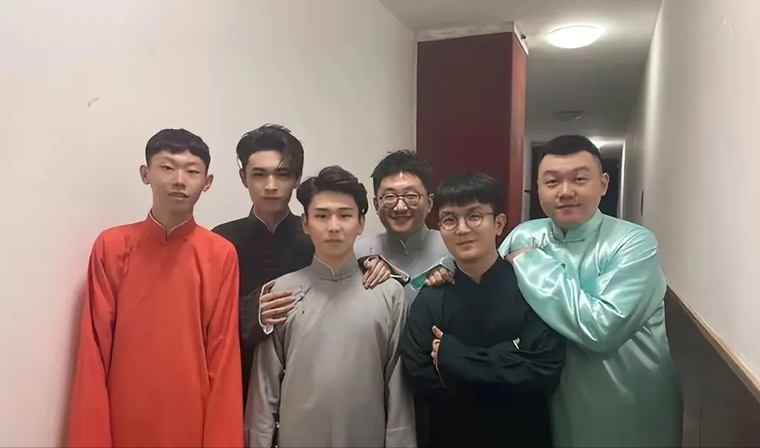 陈霄华好友为其开脱,称他多次酒后失态,受害者:喝醉酒不是借口休闲区蓝鸢梦想 - Www.slyday.coM 陈霄华好友为其开脱,称他多次酒后失态,受害者:喝醉酒不是借口休闲区蓝鸢梦想 - Www.slyday.coM