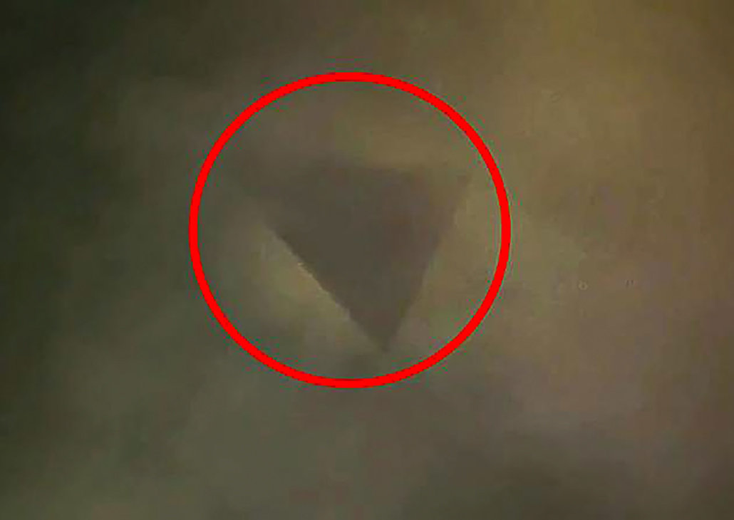 石家庄夜空出现巨型方形阴影,悬浮在云层上,究竟是什么?休闲区蓝鸢梦想 - Www.slyday.coM 石家庄夜空出现巨型方形阴影,悬浮在云层上,究竟是什么?休闲区蓝鸢梦想 - Www.slyday.coM