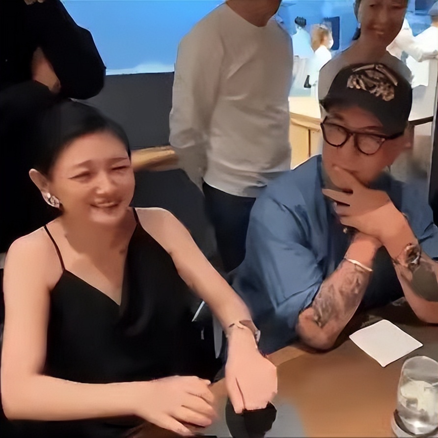 大S老公具俊晔晒出和周杰伦的合影,网友的评价太搞笑,像穷亲戚休闲区蓝鸢梦想 - Www.slyday.coM 大S老公具俊晔晒出和周杰伦的合影,网友的评价太搞笑,像穷亲戚休闲区蓝鸢梦想 - Www.slyday.coM