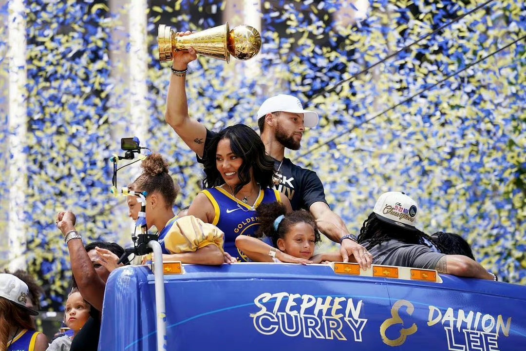 库里的历史地位已超越詹皇？追梦说出心里话，先超过科比才更现实休闲区蓝鸢梦想 - Www.slyday.coM