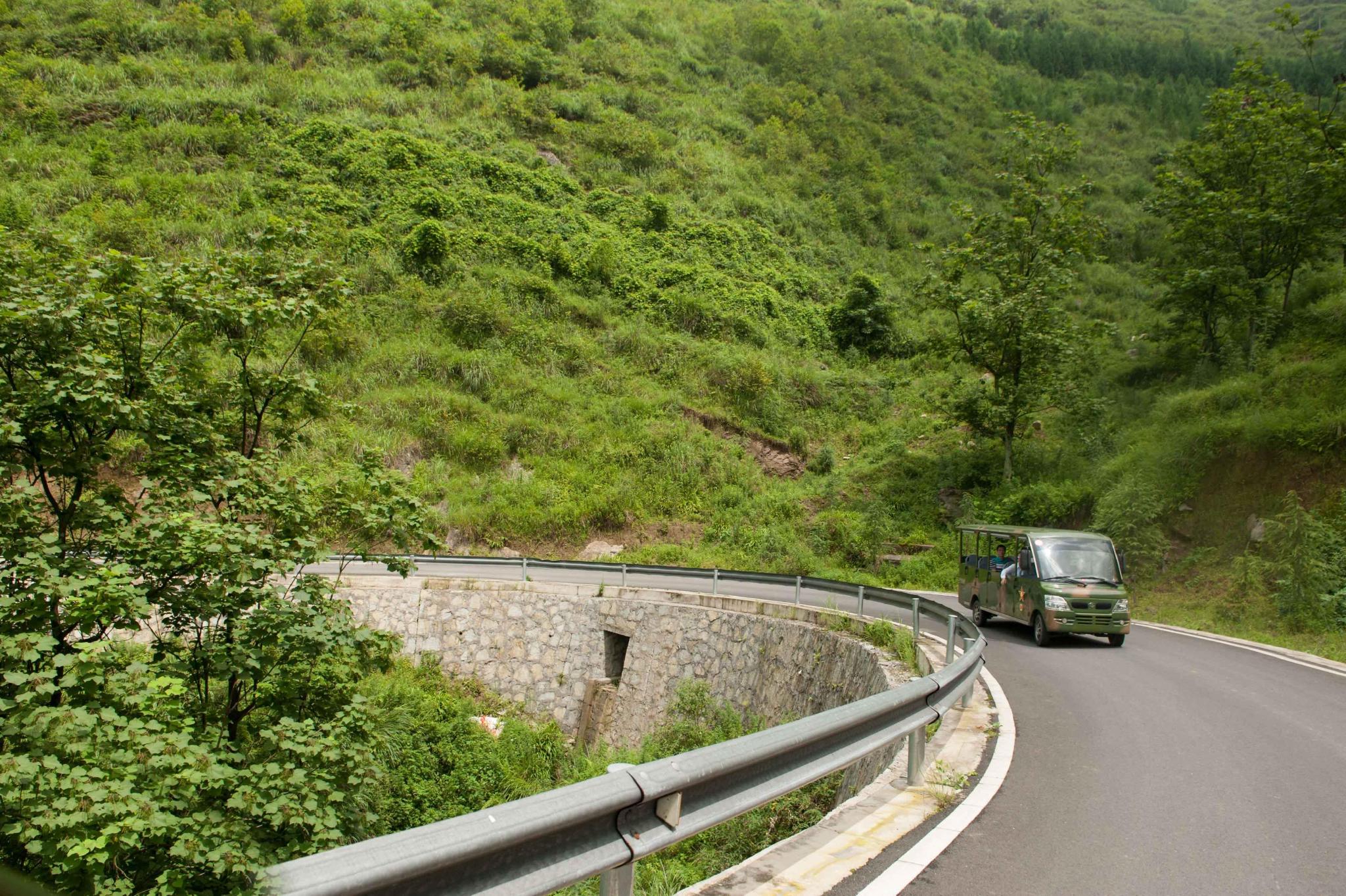 这里是我国“最惊险”的盘山公路，连30年的老司机都害怕走这条路休闲区蓝鸢梦想 - Www.slyday.coM