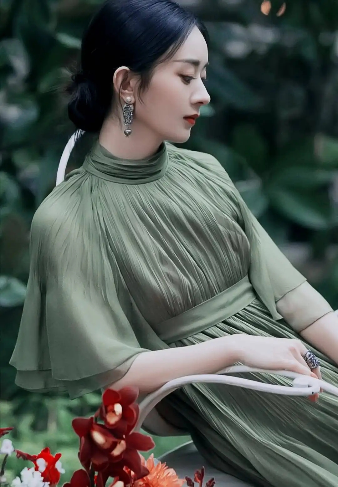 赵丽颖《与凤行》路透曝光,战损造型引热议,评价两极分化休闲区蓝鸢梦想 - Www.slyday.coM 赵丽颖《与凤行》路透曝光,战损造型引热议,评价两极分化休闲区蓝鸢梦想 - Www.slyday.coM