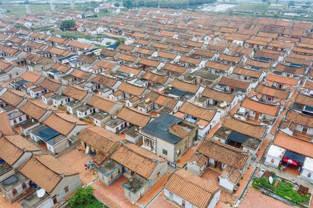 来了都迷路的村落长啥样,他的道路并不复杂,只是房子全都一样!休闲区蓝鸢梦想 - Www.slyday.coM 来了都迷路的村落长啥样,他的道路并不复杂,只是房子全都一样!休闲区蓝鸢梦想 - Www.slyday.coM