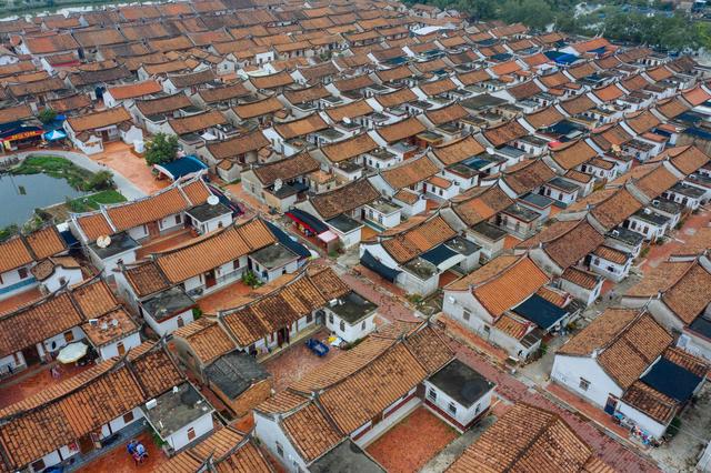 来了都迷路的村落长啥样,他的道路并不复杂,只是房子全都一样!休闲区蓝鸢梦想 - Www.slyday.coM 来了都迷路的村落长啥样,他的道路并不复杂,只是房子全都一样!休闲区蓝鸢梦想 - Www.slyday.coM