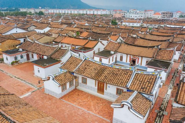 来了都迷路的村落长啥样,他的道路并不复杂,只是房子全都一样!休闲区蓝鸢梦想 - Www.slyday.coM 来了都迷路的村落长啥样,他的道路并不复杂,只是房子全都一样!休闲区蓝鸢梦想 - Www.slyday.coM