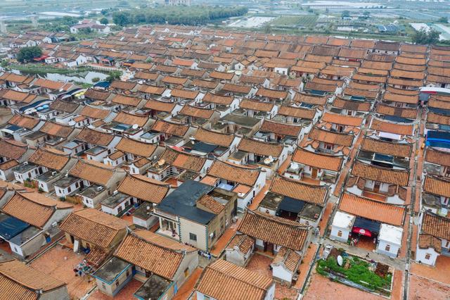 来了都迷路的村落长啥样,他的道路并不复杂,只是房子全都一样!休闲区蓝鸢梦想 - Www.slyday.coM 来了都迷路的村落长啥样,他的道路并不复杂,只是房子全都一样!休闲区蓝鸢梦想 - Www.slyday.coM