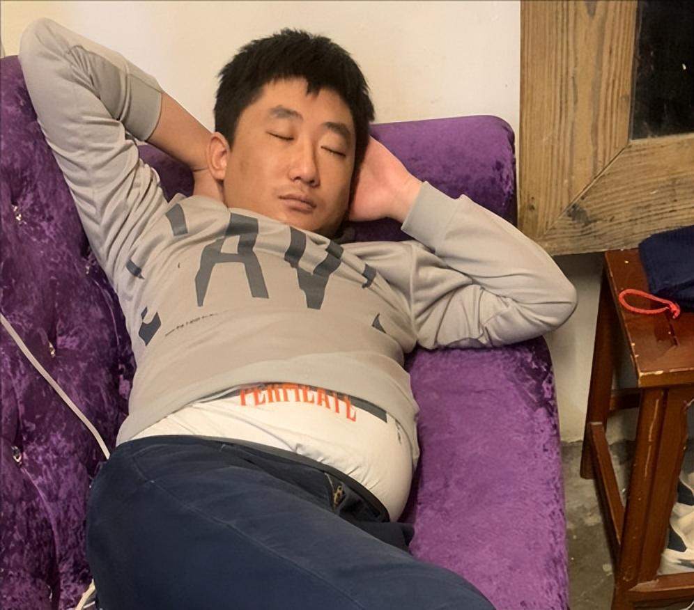 陈霄华好友为其开脱,称他多次酒后失态,受害者:喝醉酒不是借口休闲区蓝鸢梦想 - Www.slyday.coM 陈霄华好友为其开脱,称他多次酒后失态,受害者:喝醉酒不是借口休闲区蓝鸢梦想 - Www.slyday.coM