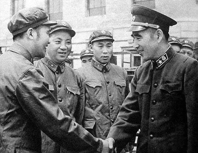 戎马一生的林总，留下的珍贵照片，与他合影的将领都是谁？|林总|野战军|将领_新浪新闻