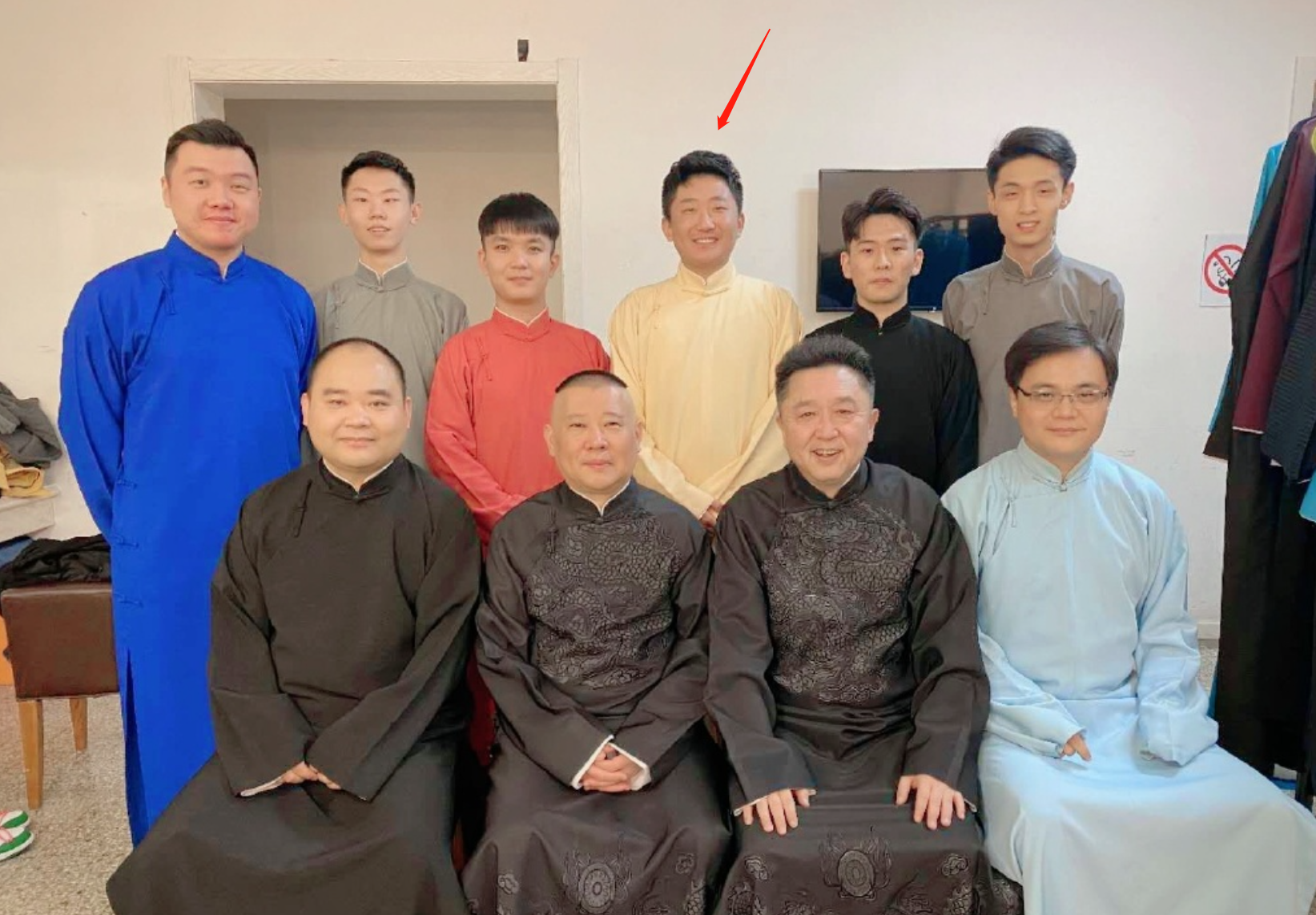 陈霄华好友为其开脱,称他多次酒后失态,受害者:喝醉酒不是借口休闲区蓝鸢梦想 - Www.slyday.coM 陈霄华好友为其开脱,称他多次酒后失态,受害者:喝醉酒不是借口休闲区蓝鸢梦想 - Www.slyday.coM