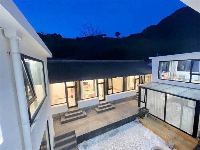 北京怀柔慕田峪长城栗凝香苑民宿乡村艺术度假小屋溪水环绕