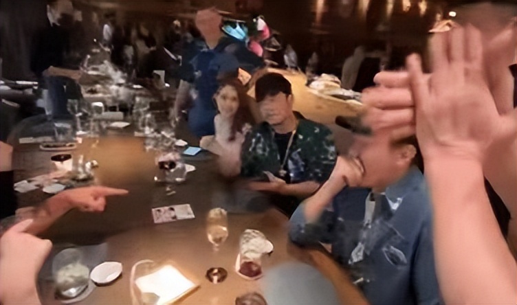 大S老公具俊晔晒出和周杰伦的合影,网友的评价太搞笑,像穷亲戚休闲区蓝鸢梦想 - Www.slyday.coM 大S老公具俊晔晒出和周杰伦的合影,网友的评价太搞笑,像穷亲戚休闲区蓝鸢梦想 - Www.slyday.coM