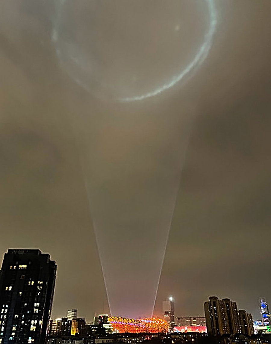 石家庄夜空出现巨型方形阴影,悬浮在云层上,究竟是什么?休闲区蓝鸢梦想 - Www.slyday.coM 石家庄夜空出现巨型方形阴影,悬浮在云层上,究竟是什么?休闲区蓝鸢梦想 - Www.slyday.coM