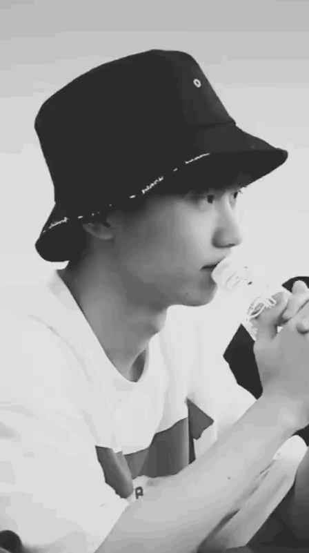 马嘉祺的喉结杀,来点午夜场该看的