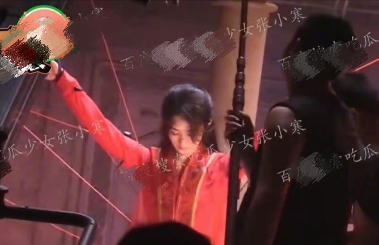 赵丽颖《与凤行》路透曝光,战损造型引热议,评价两极分化休闲区蓝鸢梦想 - Www.slyday.coM 赵丽颖《与凤行》路透曝光,战损造型引热议,评价两极分化休闲区蓝鸢梦想 - Www.slyday.coM